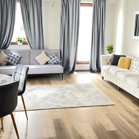 Londof Luxury Apartments - With A Panoramic View Over The City Brasov Ngoại thất bức ảnh